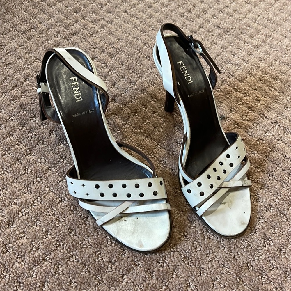🌷FENDI HEELS IN SIZE 36.5